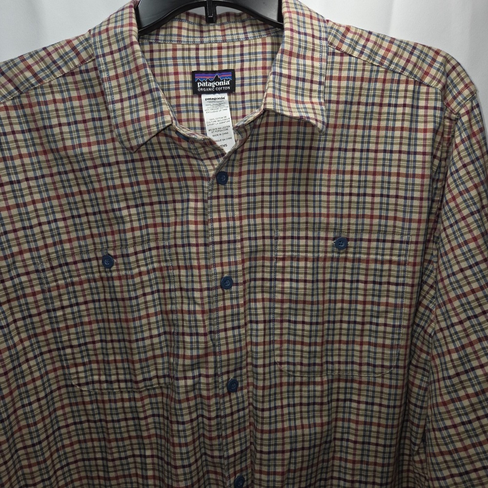 Patagonia L Outdoor Shirt Beige‎ Blue Red Plaid Long Sleeve Hiking